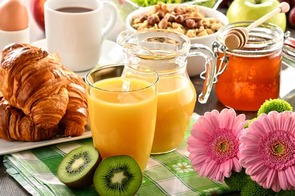 Composition with breakfast on the table. Balnced diet. — Stock Photo, Image