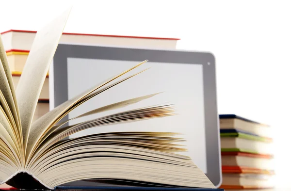 Sammansättning med böcker och tablet PC isolerad på vit — Stockfoto