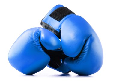 Mavi deri boks eldivenleri üzerine beyaz izole