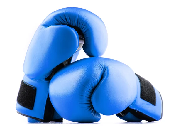Par de guantes de boxeo de cuero azul aislados en blanco —  Fotos de Stock