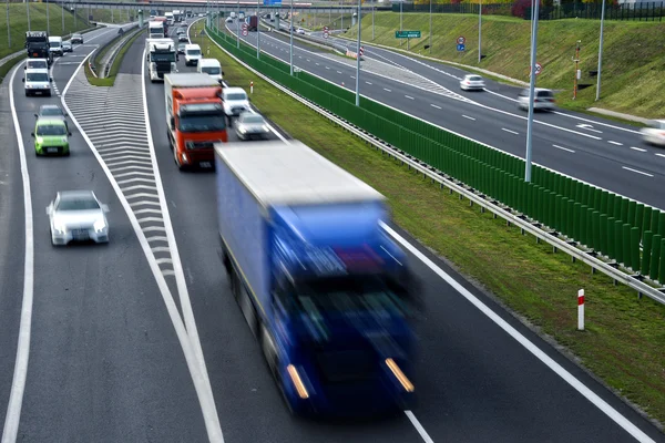 Vier lane controlled-access highway in Polen — Stockfoto