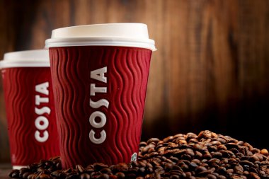 Costa kahve kahve ve fasulye fincan ile kompozisyon