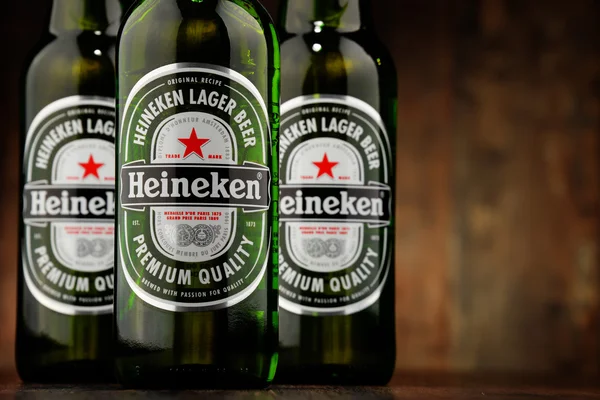 Botellas de cerveza Heineken — Foto de Stock