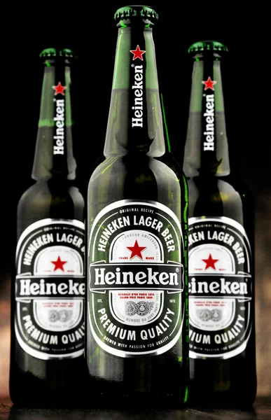 Butelki do piwa Heineken — Zdjęcie stockowe