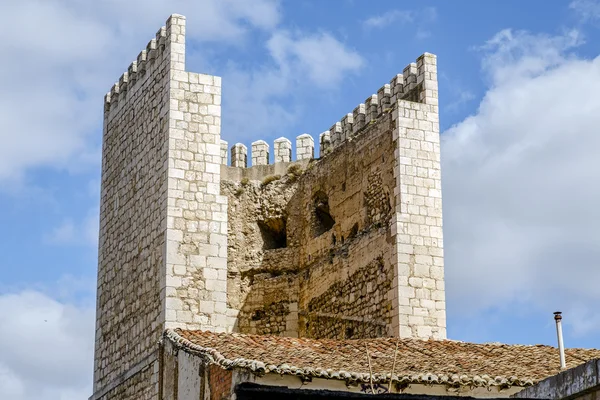 Verdedigingstoren en poort naar de stad van Teruel — Stockfoto