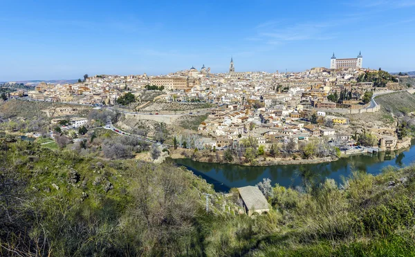 Toledo com rio Tajo — Fotografia de Stock