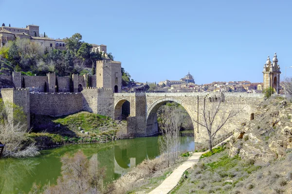 Alcantara-híd a folyón Tage, Toledo — Stock Fotó