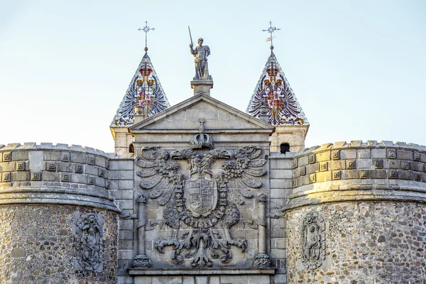 Porta Bisagra con lo stemma della città imperiale di Toledo — Foto Stock