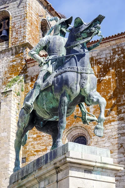 Reiterstandbild von francisco pizarro in trujillo — Stockfoto
