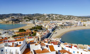 Peniscola, Castellon, İspanya'da iki plaj