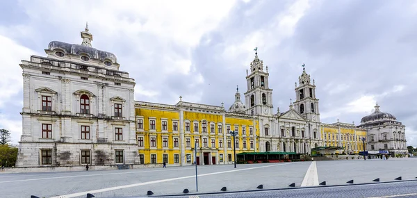 Národní palác a Frantižánský klášter v Mafra, Portugalsko — Stock fotografie