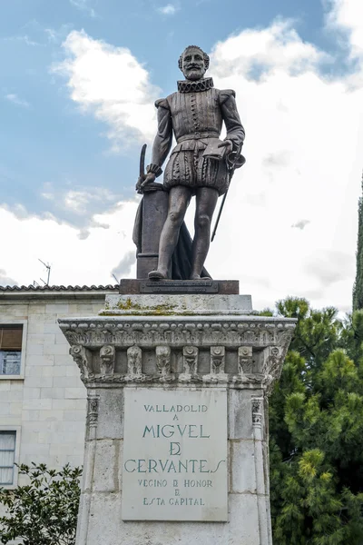 Pomnik Cervantesa Valladolid w Hiszpanii. — Zdjęcie stockowe