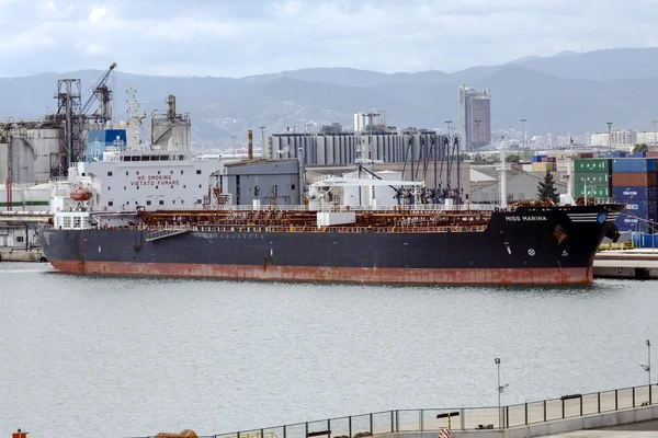Miss Marina kemikalietankfartyg i Barcelonas hamn — Stockfoto