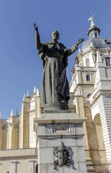 Estatua del Papa Juan Pablo II en Madrid, España — Foto de Stock