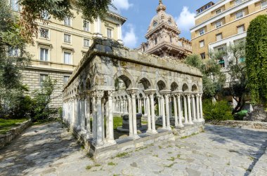 12. yüzyılda Cenova, İtalya cloisters.