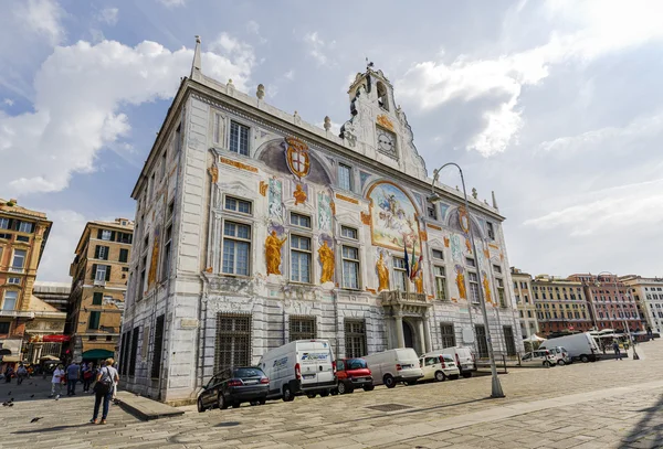 Palazzo San Giorgio zdobené středověké budovy v Janově Itálie — Stock fotografie