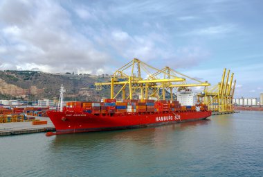 Liman ve gemi konteyner liman Barcelona İspanya ile yüklü