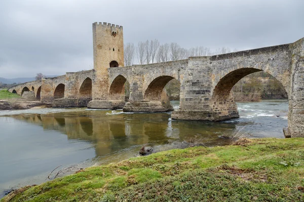 弗里亚斯在布尔戈斯的中世纪桥 — 图库照片