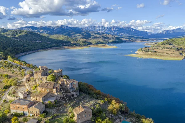 Piccola Città Clua Basella Lleida Con Abitanti Nel Bacino Idrico — Foto Stock