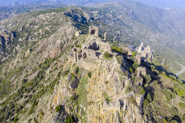 Ruinerne Slottet Verdera Ligger Toppen Stejl Stenet Spore Spanien Catalonien - Stock-foto