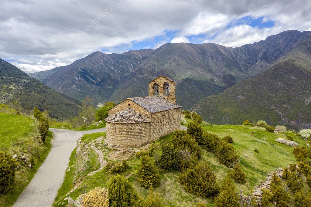 Iglesia Romana del Ermita de San Quirce de Durro (Cataluña España