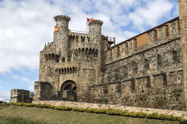 Otthon vagy a fő bejárata a Templar vár Ponferrada, a Bierzo — Stock Fotó
