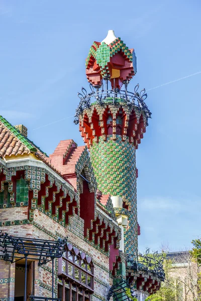 Toren detail Gaudi Caprico in Comillas — Stockfoto