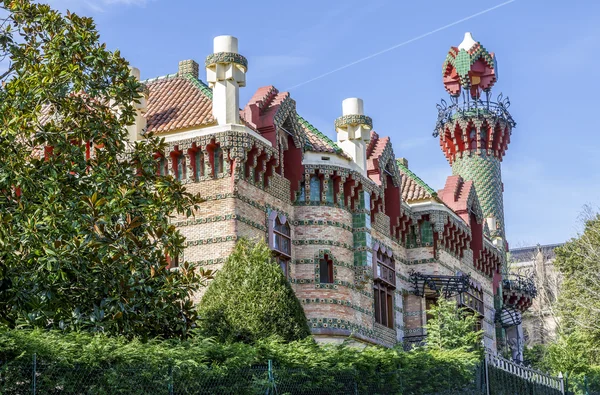 Toren detail Gaudi Caprico in Comillas — Stockfoto