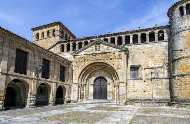  Colegiata Santillana del Mar, İspanya.