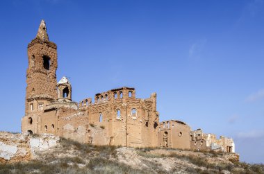 bir İspanyol İç Savaşı sırasında bombardımanında Belchite köy yok 
