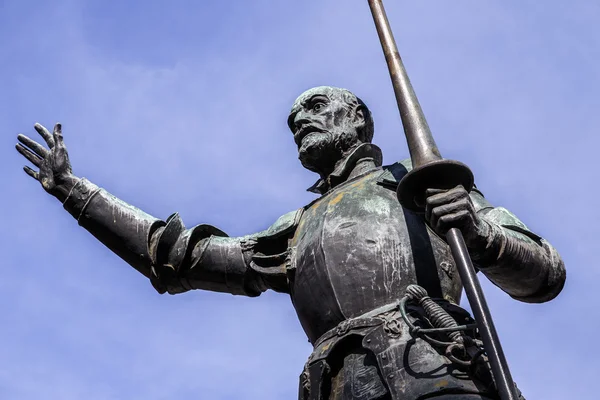 Szobrok a Don Quijote és Sancho Panza a Madrid, a Plaza de Espana — Stock Fotó