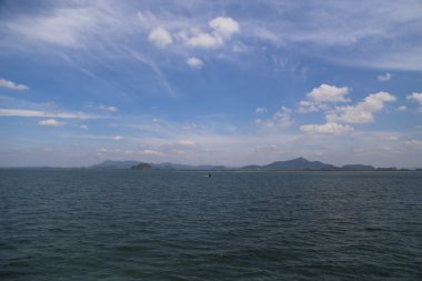 Andaman Denizi güzel mavi gökyüzü ile