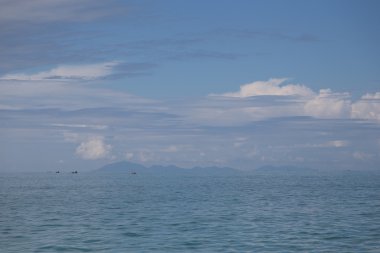 Güzel gökyüzü ve Andaman deniz manzarası arka plan