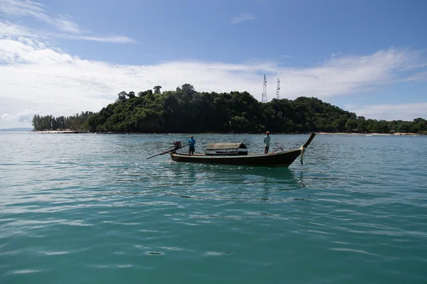 Fisherman in boat at Andaman Sea - Thailand — Stock Photo, Image