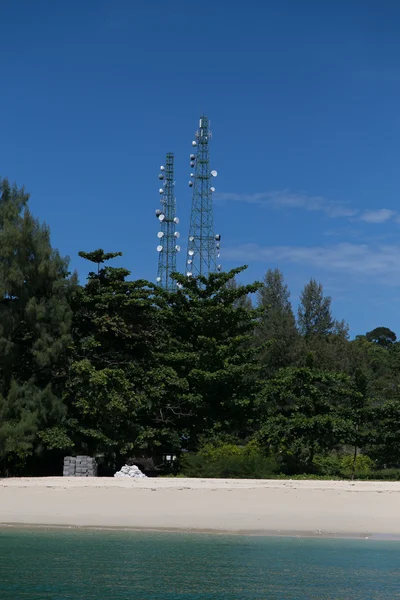 Telekommunikationsturm auf Insel — Stockfoto