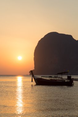 Trang - Tayland Pak-Meng plaj gün batımında