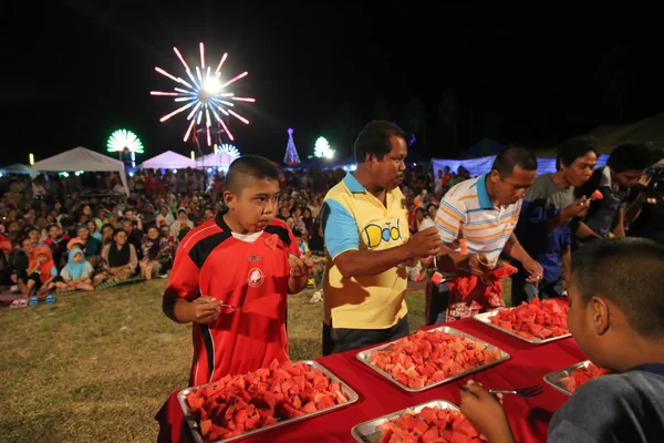Water Melon Eating Competition at Koh-Sukorn — Stock Photo, Image