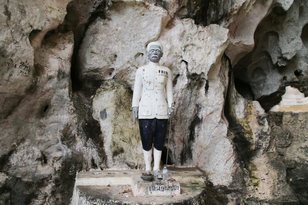 Socha z ušlechtilého muže na Kao-Pina jeskyně — Stock fotografie
