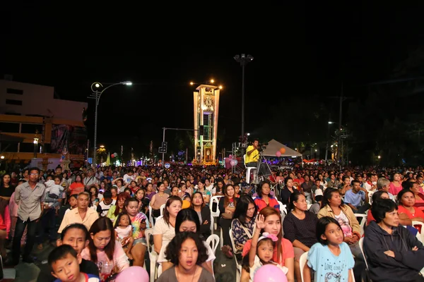 Torre dell'orologio della provincia di Trang circondano con molte persone — Foto Stock