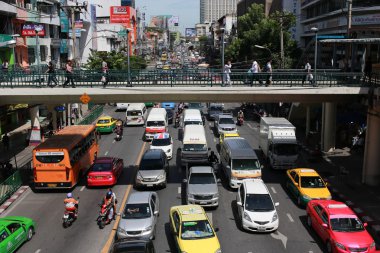  Köprü yaya köprüsü kaçının trafik sıkışıklığı Bangkok