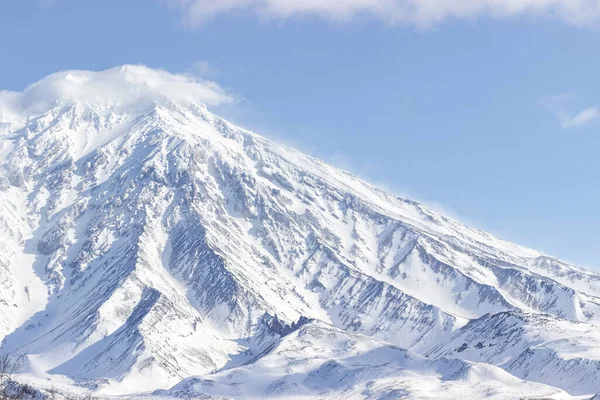 Russia Parco Naturale Vulcani Kamchatka Vulcano Koryaksky Coperto Neve Nuvole — Foto Stock