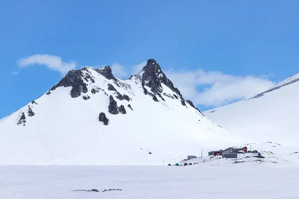 Russia Penisola Kamchatka Monte Cammello Inverno Massiccio Roccioso Estrusione Con — Foto stock gratuita