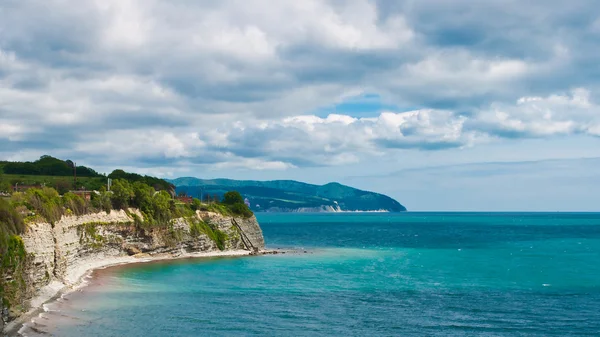 Luce del sole sulla costa mare nero — Foto Stock