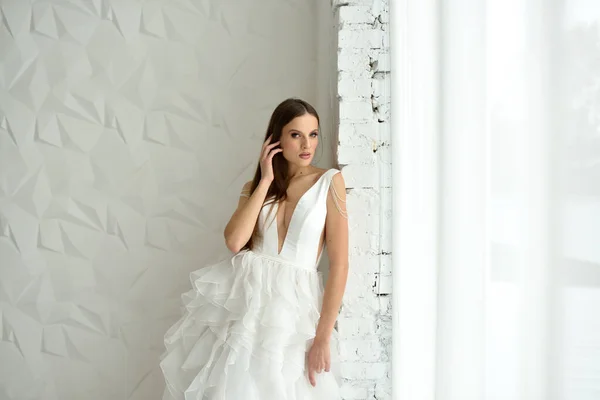 Porträt Einer Schönen Braut Nahaufnahme Auf Weißem Hintergrund — Stockfoto