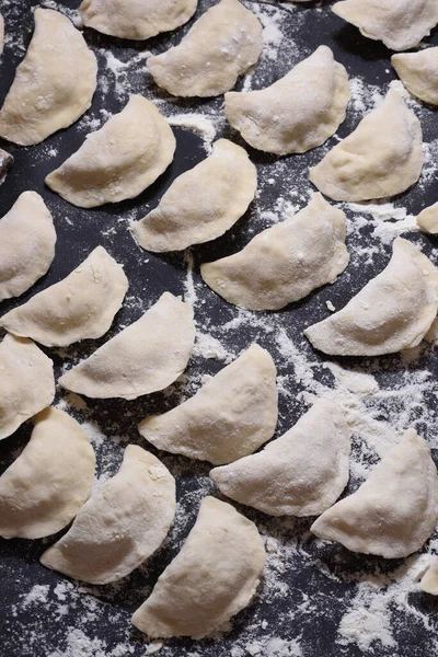 Dumplings Con Patatas Hechas Mano Sobre Fondo Negro Disparo Desde — Foto de Stock