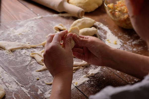 Female Hands Sculpt Homemade Pies Wooden Background — Stock Photo, Image