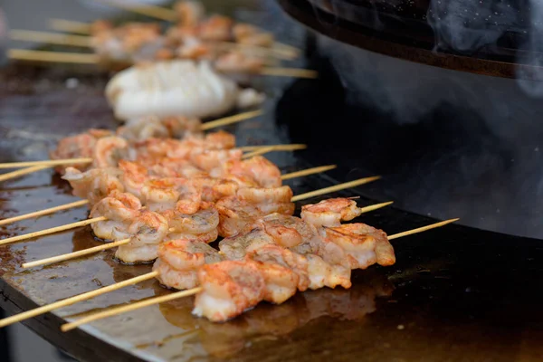 Cooking Shrimp Prawn Skewers Grill Street Food Festival Close — Stock Photo, Image
