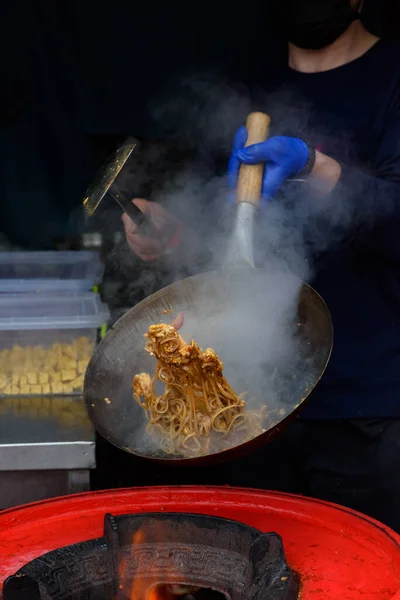 Chef Prepares Chinese Food Street Food Festival Photographed Food Flies — Stock Photo, Image