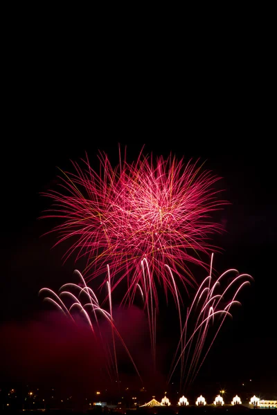 Feuerwerk am Nachthimmel — Stockfoto