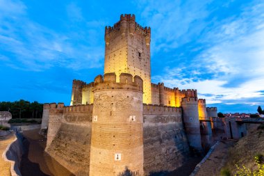Büyük miktarda marihuana alacakaranlıkta Castle